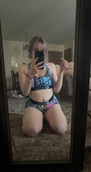 Chloee, 21  female escort, Minneapolis
