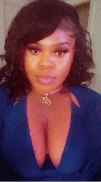 Juicy, 22  female escort, Minneapolis