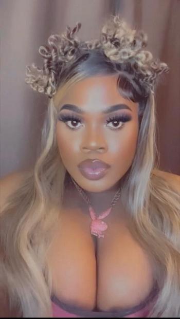 Juicy, 22  female escort, Minneapolis